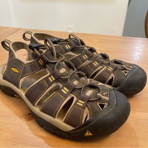 Keen Newport H2 Raven/Aluminum 1008399 Water Hiking Sandals Men’s sz 12